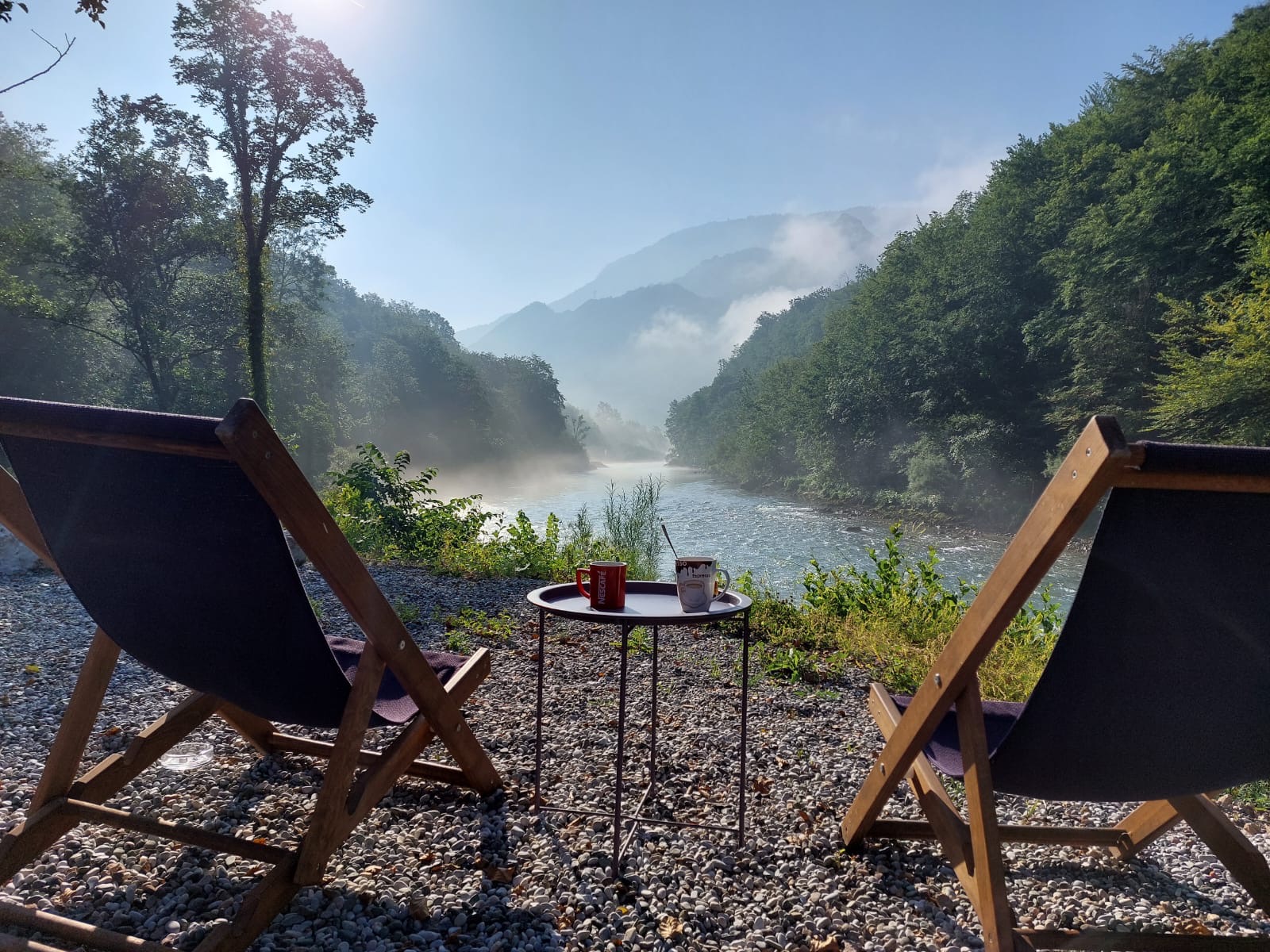 Jutro u Rafting kampu Eden na rijeci Tari